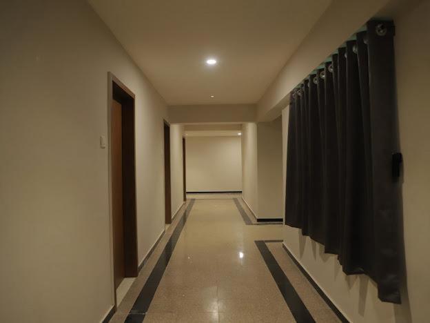 Hotel Royal Orbit Rajkot Exteriör bild